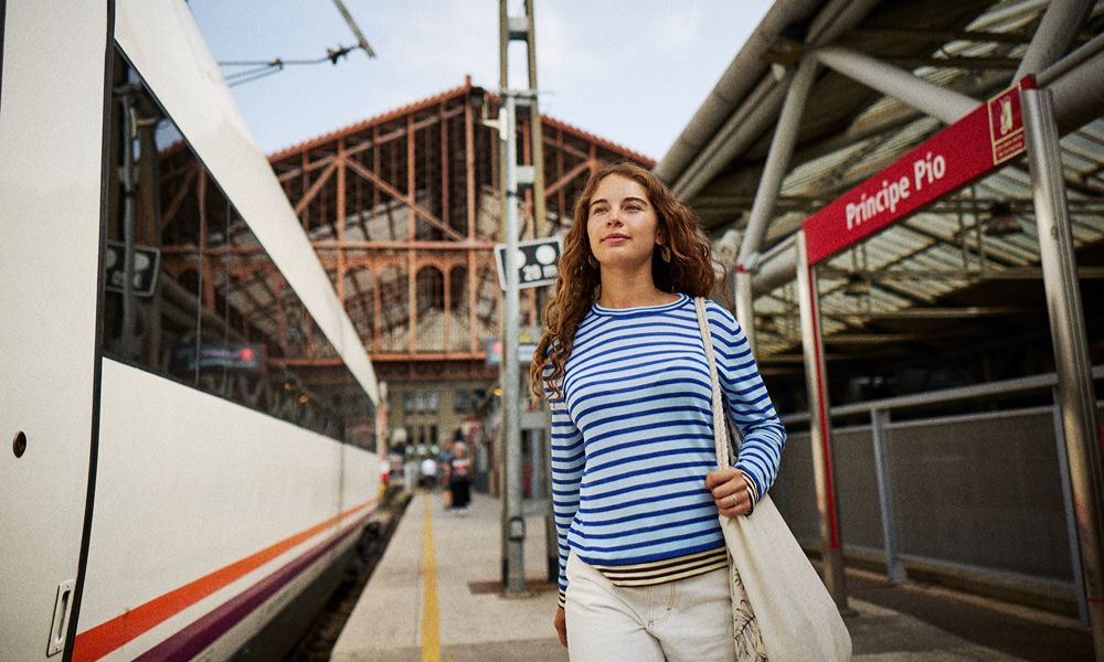 547M de viajeros en tren, 321M en avión y 556M de toneladas por mar: así se mueve España